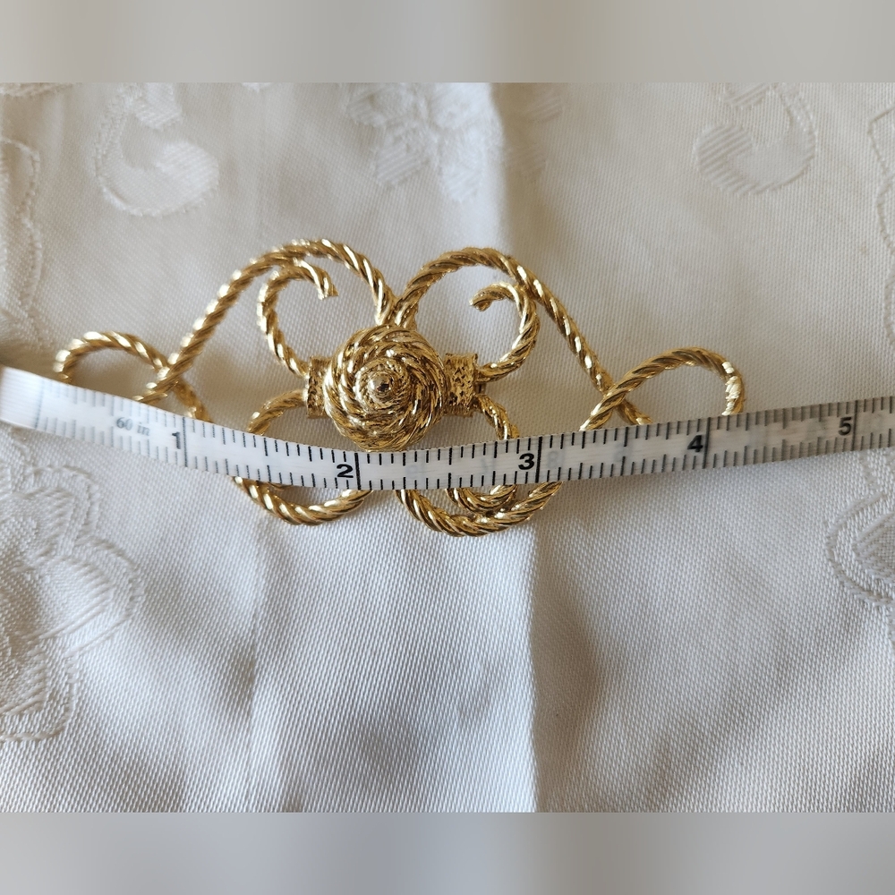 Beautiful Gold Rope Swirl Pin/Brooch! - Picture 4 of 6